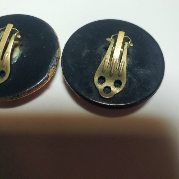 Vintage Large Abstract Clip Button Earrings - Picture 4 of 6